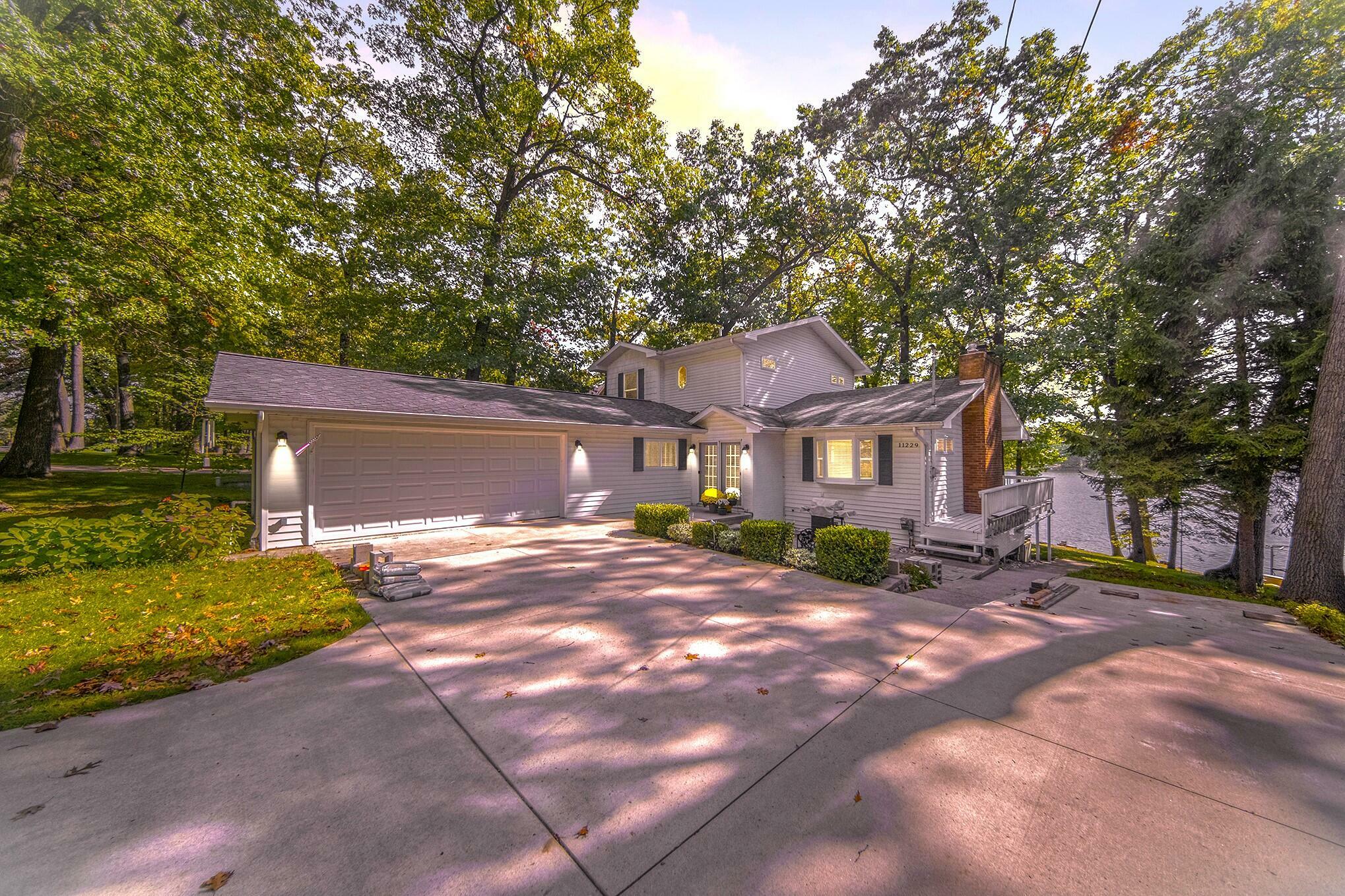 Property Photo:  11229 Oakwood Drive  MI 49249 