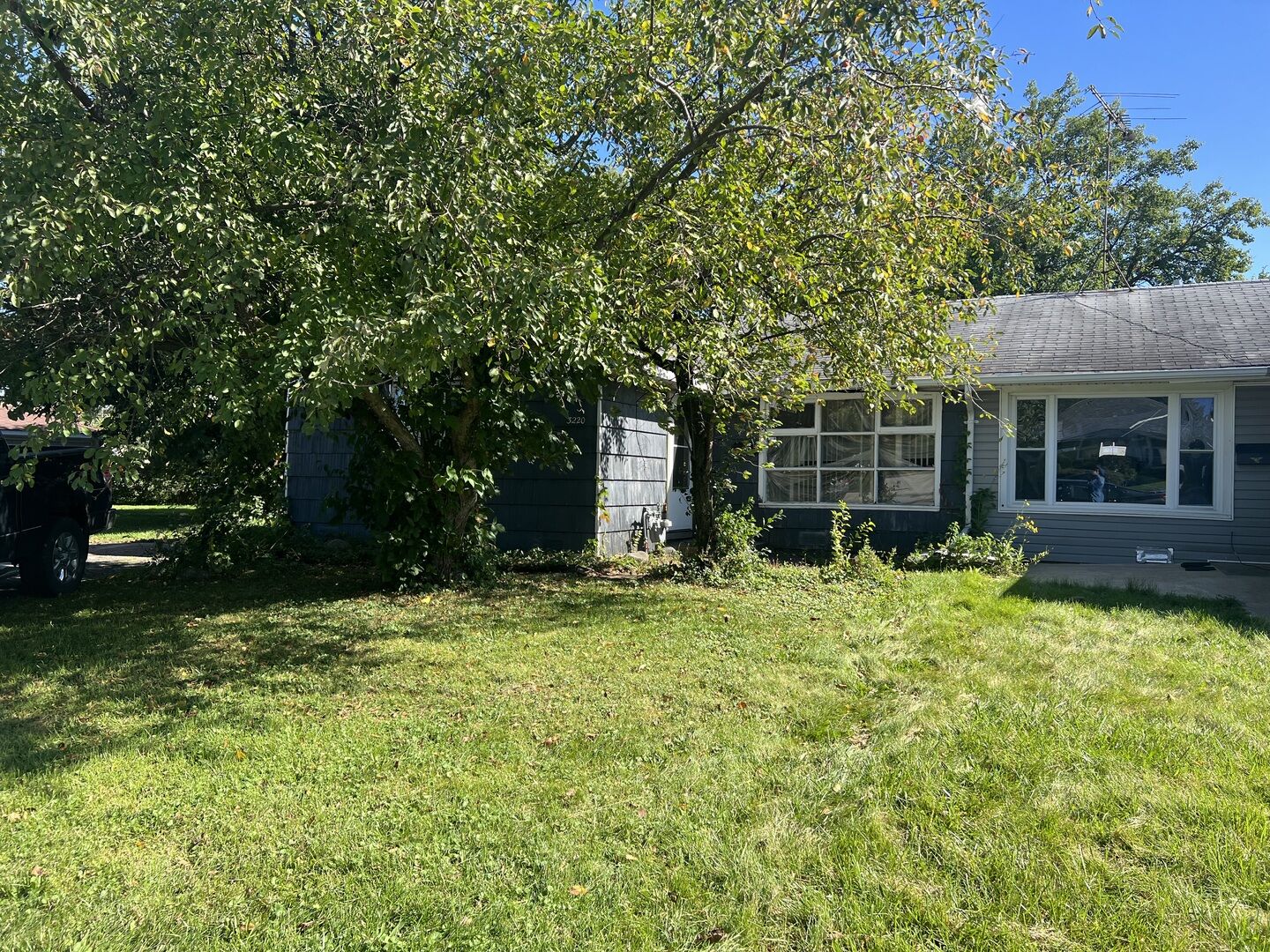 Property Photo: 3220 Hendricks Road IL 60472