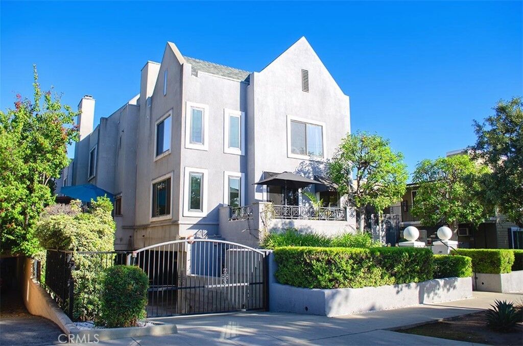 Property Photo:  240 S Mentor Avenue 6  CA 91106 