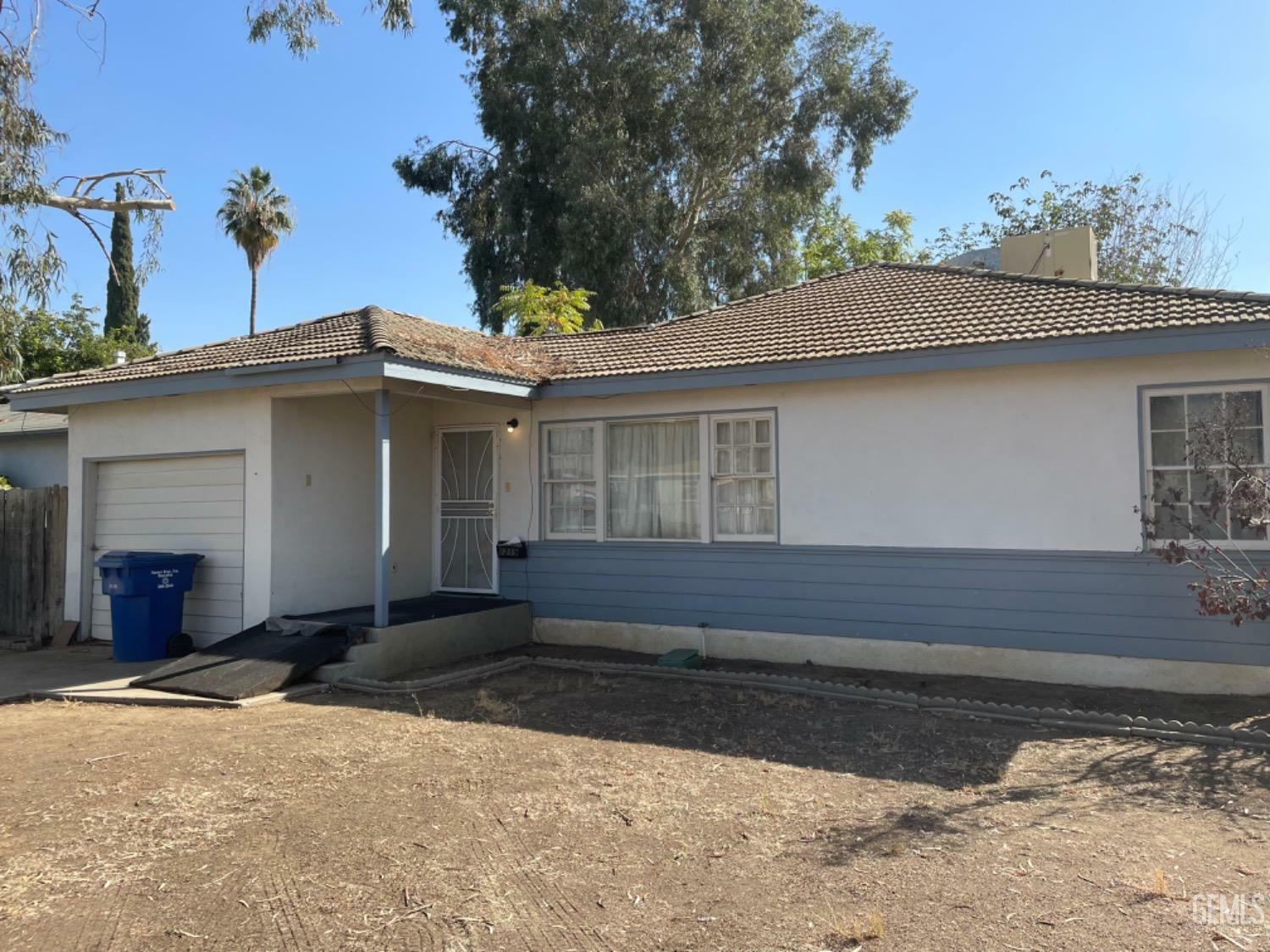 Property Photo:  1219 Castaic Avenue  CA 93308 