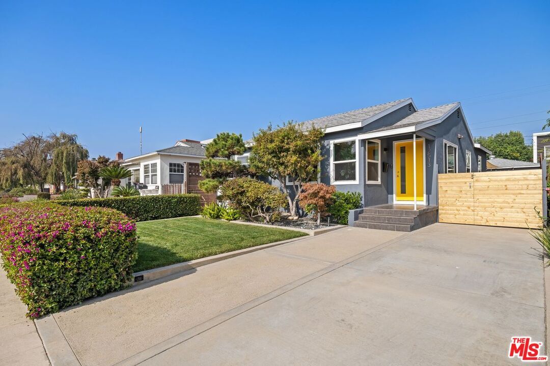 Property Photo:  12513   Walsh Ave  CA 90066 