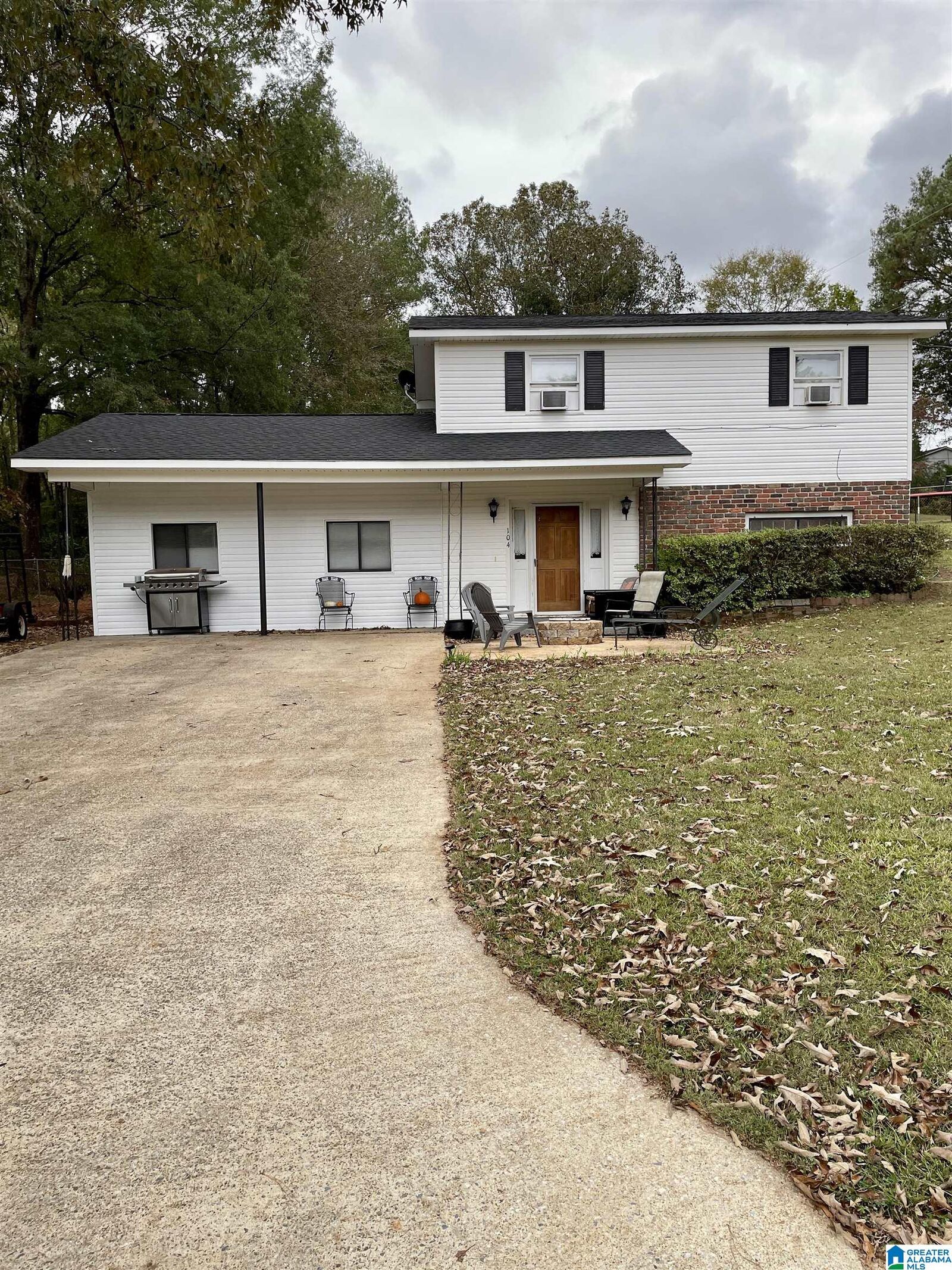 Property Photo:  104 Higgins Street  AL 35160 