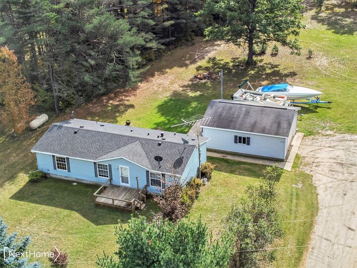 7889 W Emery  Houghton Lake MI 48629 photo