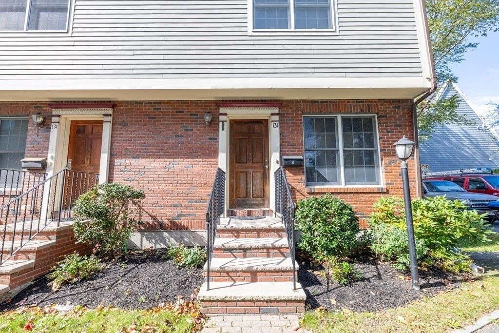 Property Photo: 131 N Common St 4 MA 01902