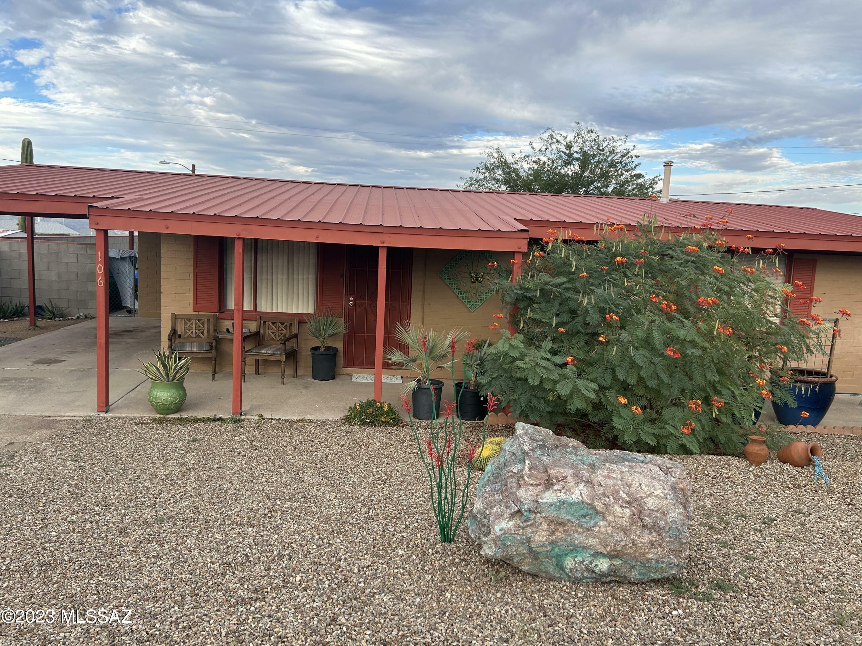 Property Photo:  106 N Park Place  AZ 85631 