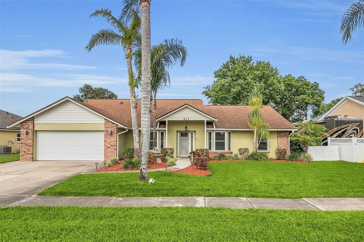 Property Photo: 213 Secret Way FL 32707