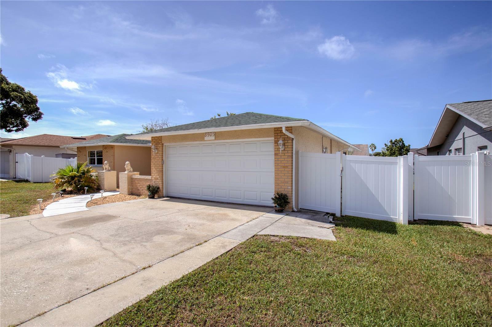 Property Photo:  8905 Andros Lane  FL 34668 