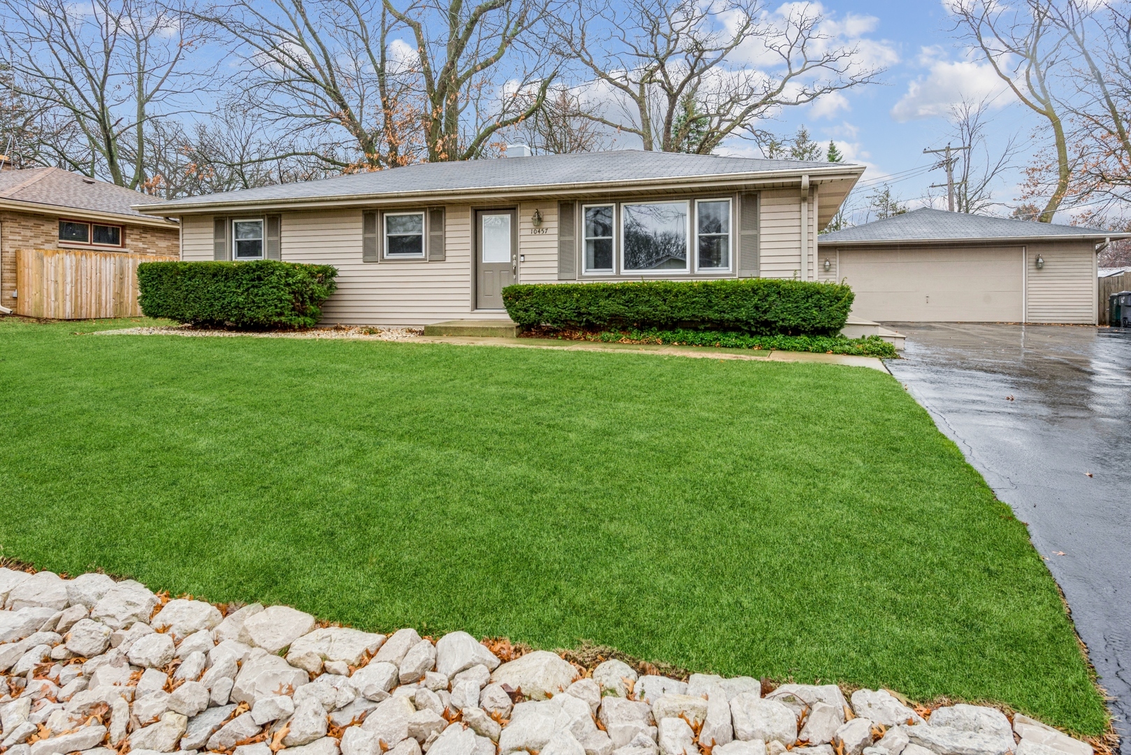 Property Photo:  10457 W Bairstow Avenue  IL 60087 