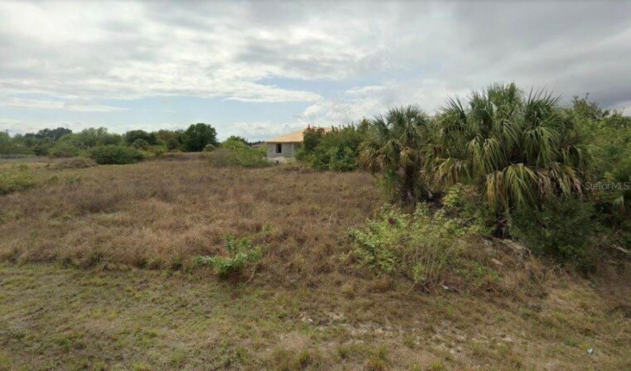 Property Photo: 2517-2519 Daniel Avenue 2519 FL 33971