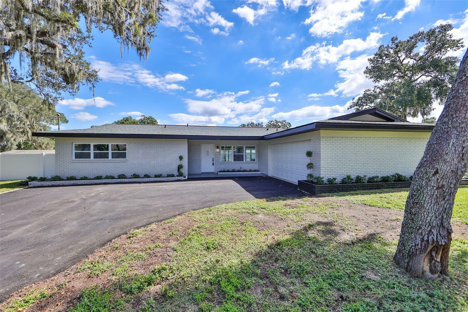 Property Photo:  809 Heidi Road  FL 33584 