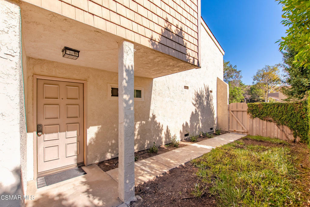 Property Photo:  3097 Dutch Elm Circle  CA 91360 