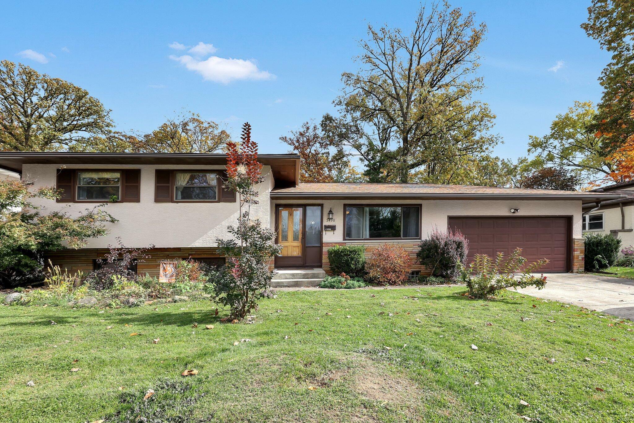 Property Photo: 5498 Rockwood Road OH 43229