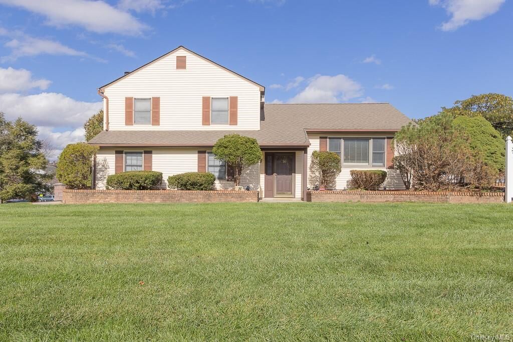 Property Photo:  14 Cheddar Lane  NY 12553 