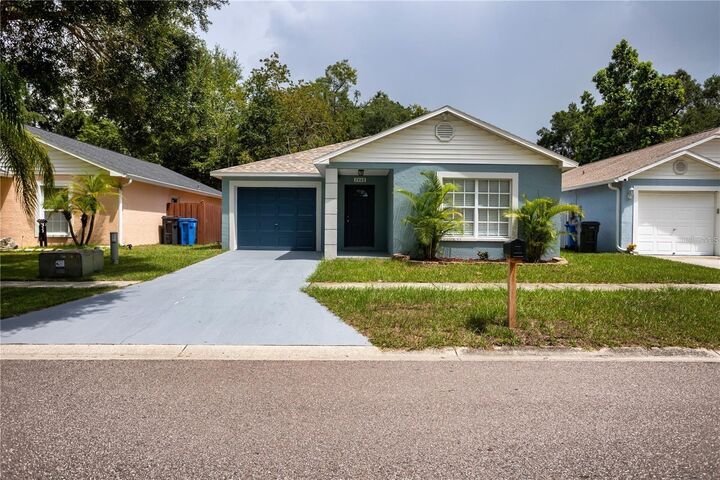 Property Photo: 2408 Camden Oaks Place FL 33594