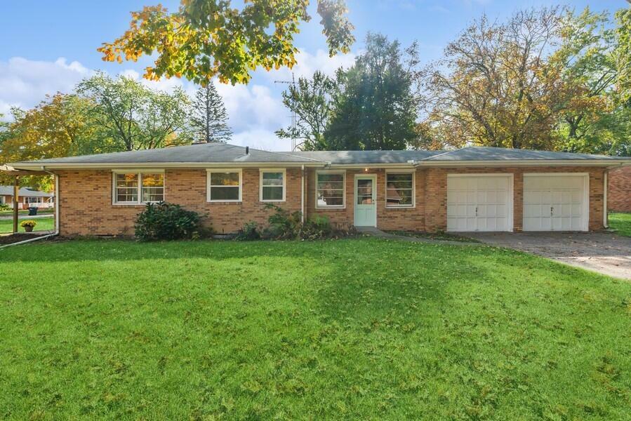 Property Photo:  1802 Heath Court  MI 49022 