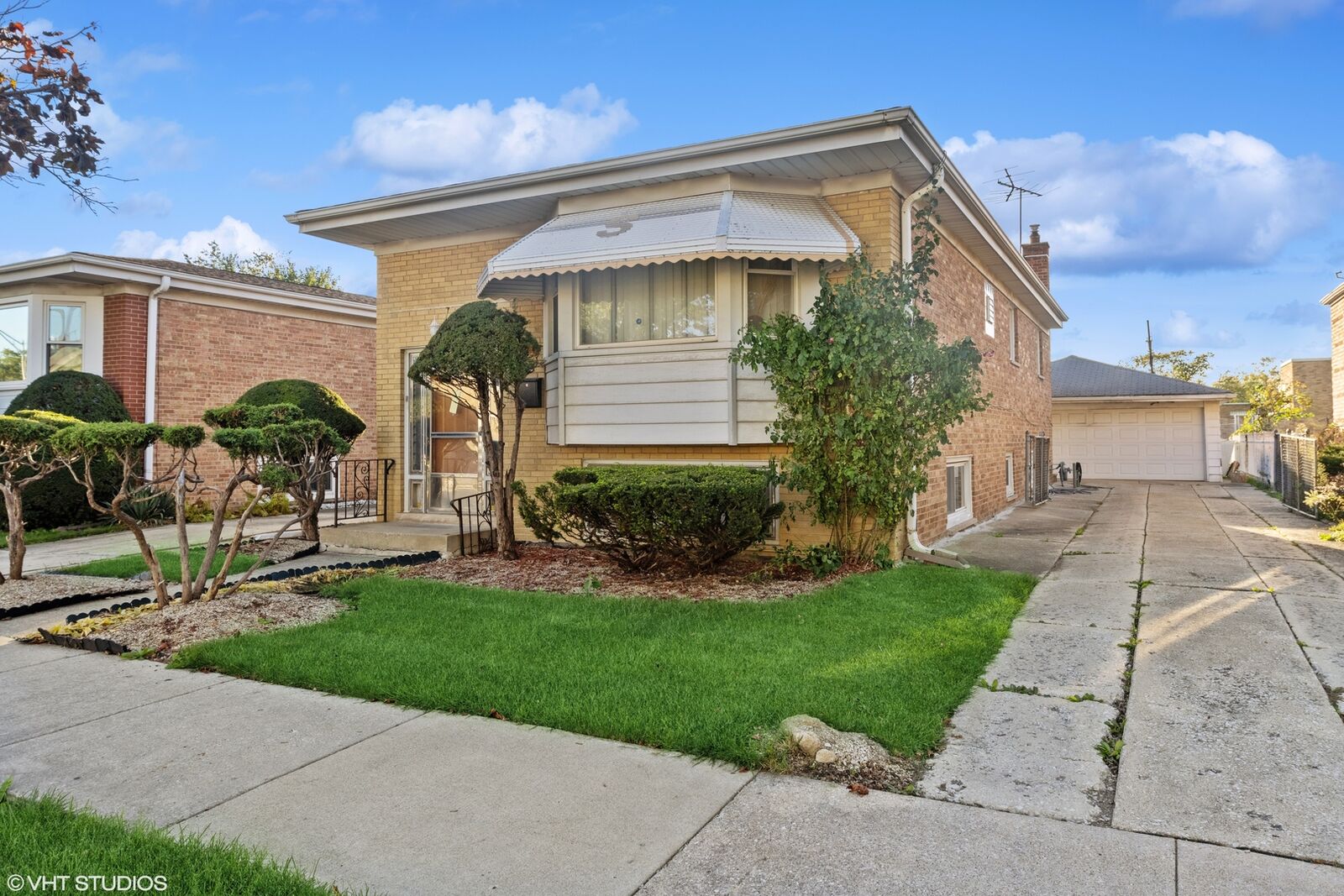 Property Photo:  222 Zuelke Drive  IL 60104 