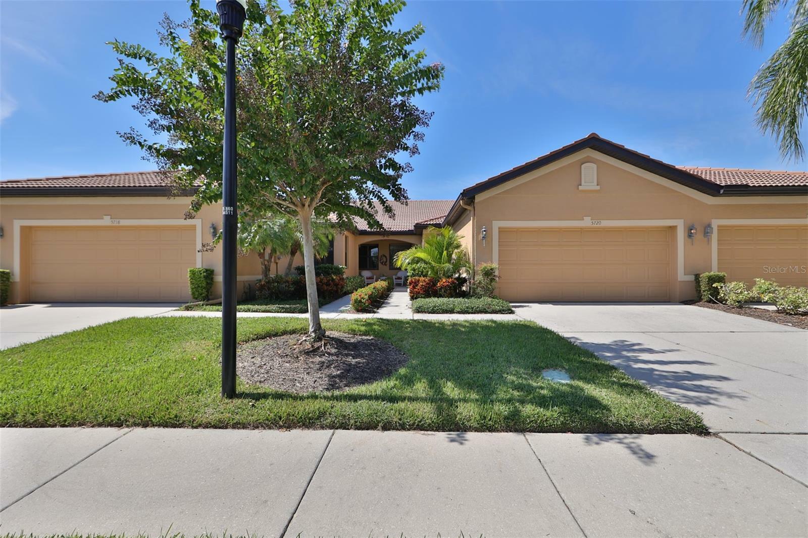 Property Photo:  5720 Eden Falls Place  FL 33572 