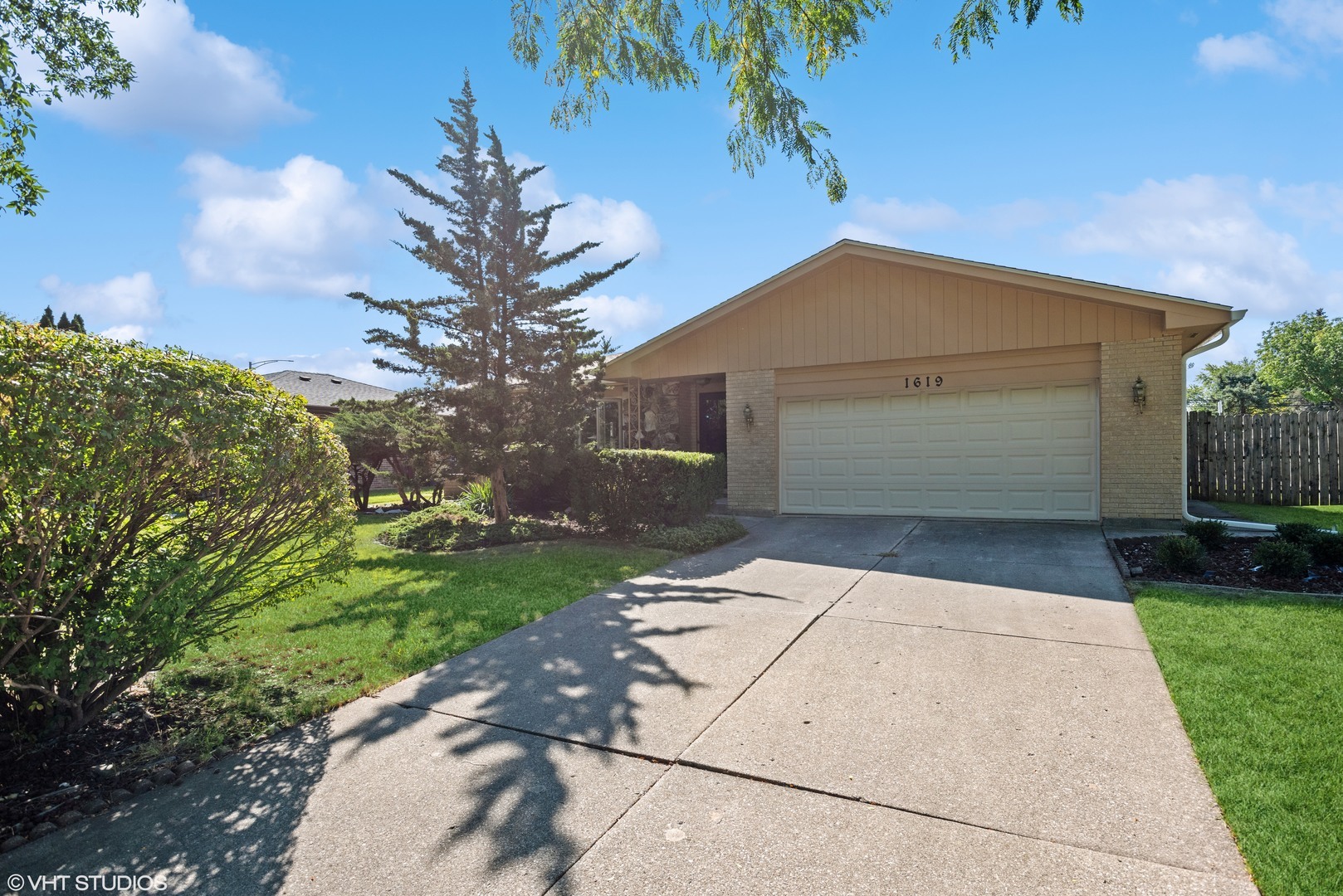 Property Photo: 1619 Clemens Road IL 60561