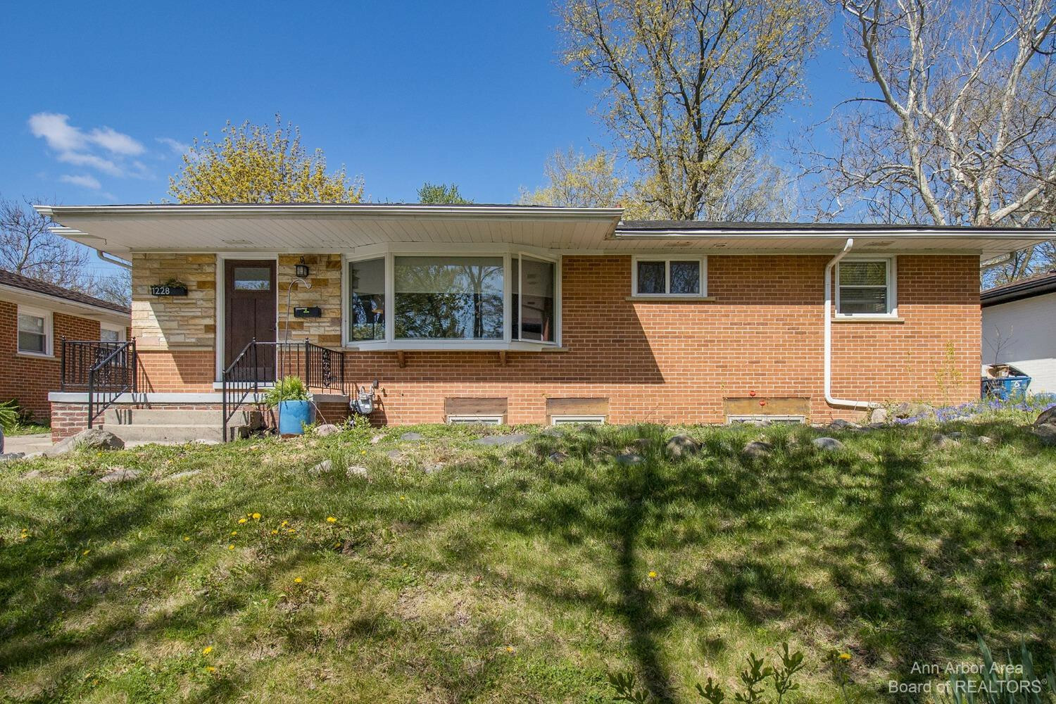 Property Photo:  1228 Arella Boulevard  MI 48103 