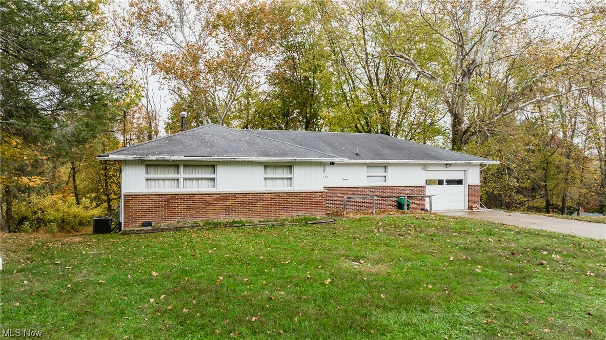 Property Photo:  1727 Forest Hills Drive  WV 26105 