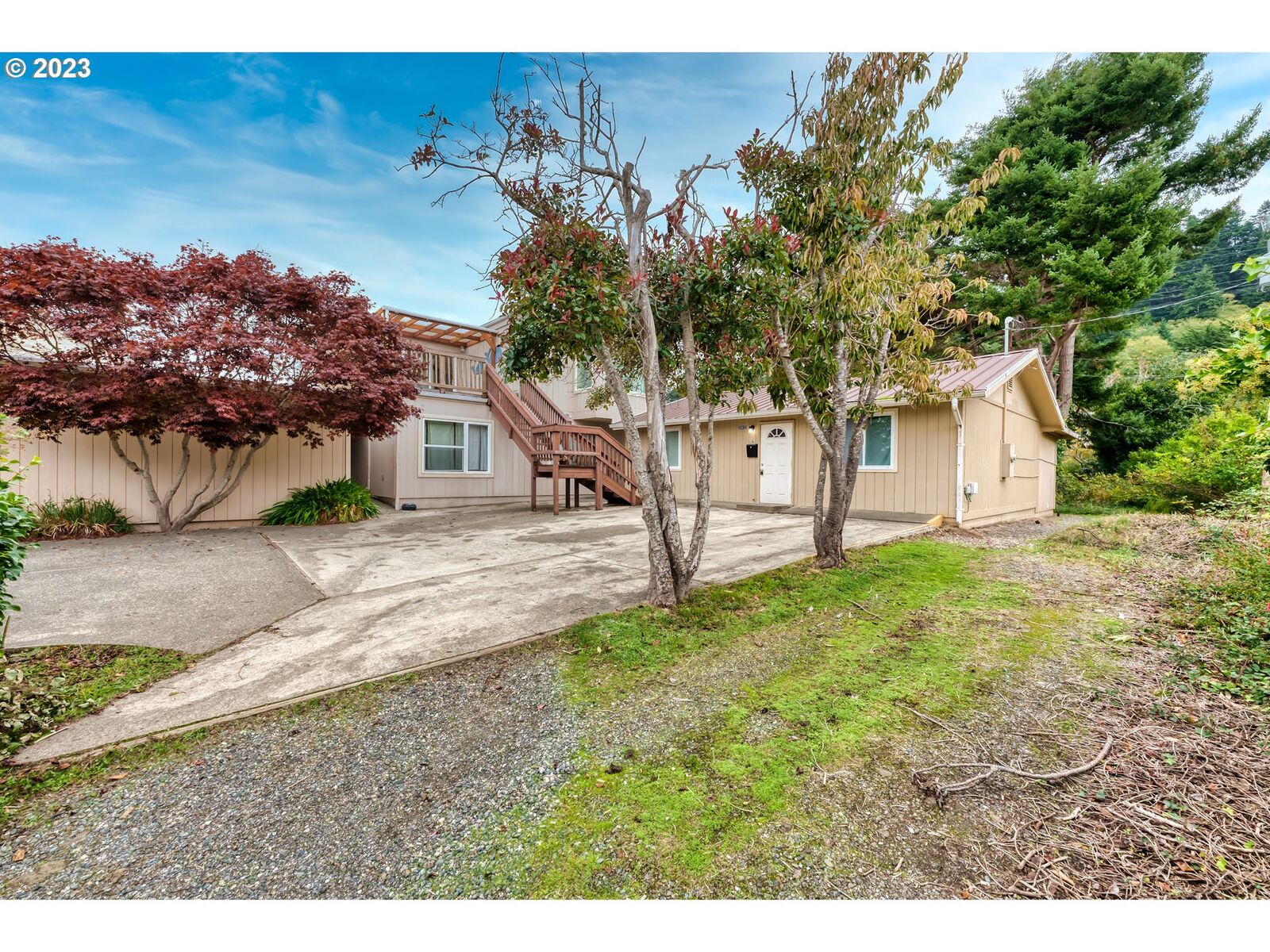 Property Photo: 29413 Russell St OR 97444