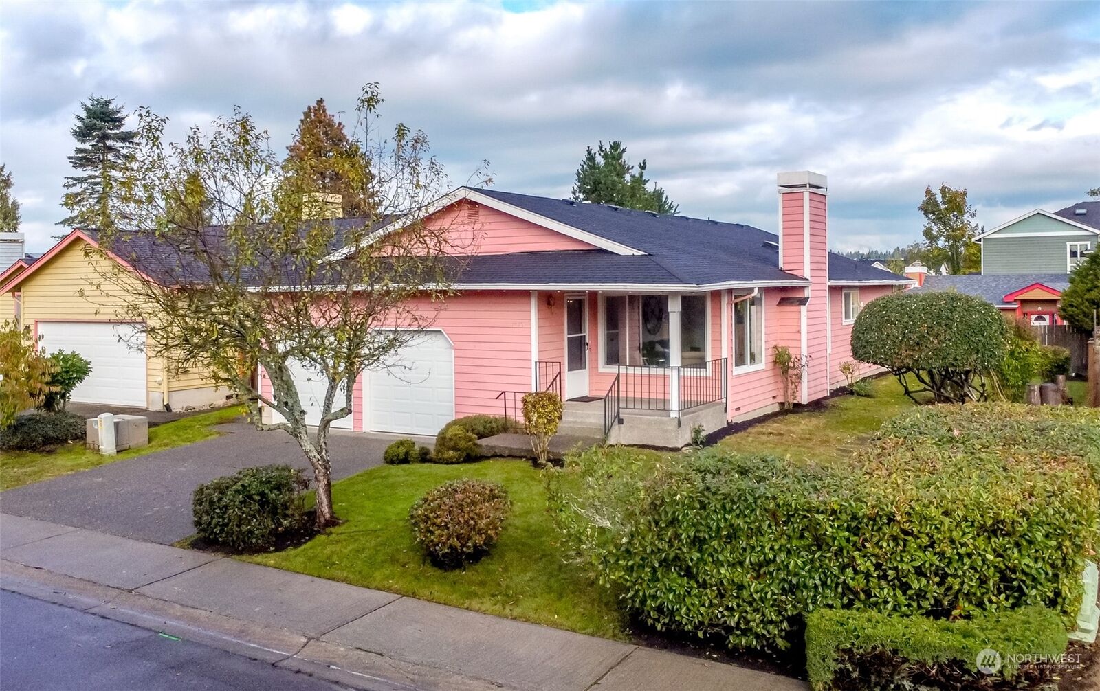 Home for sale in Des Moines 1310 S 235th Place, Des Moines, WA 98198