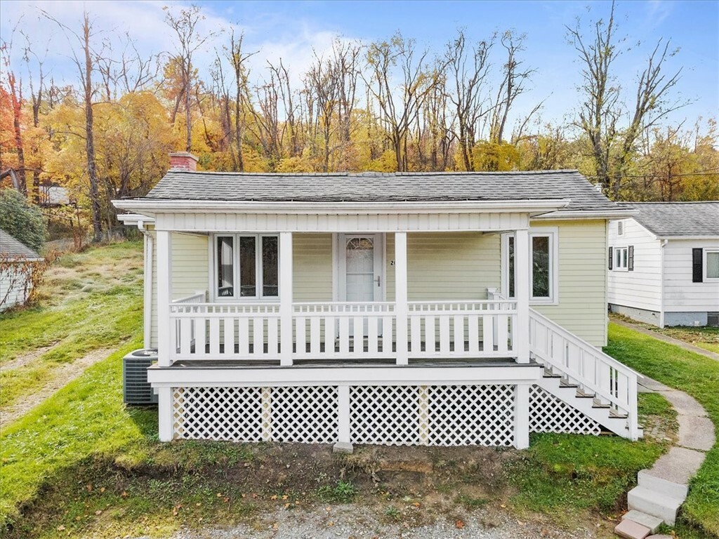 Property Photo:  2032 Main St  PA 15623 