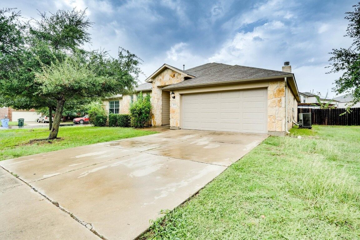 Property Photo:  