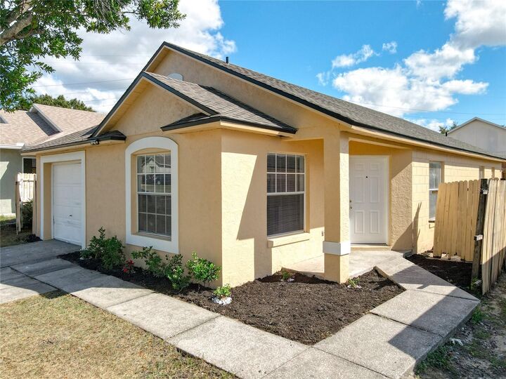 Property Photo:  5636 Silver Spruce Drive  FL 32808