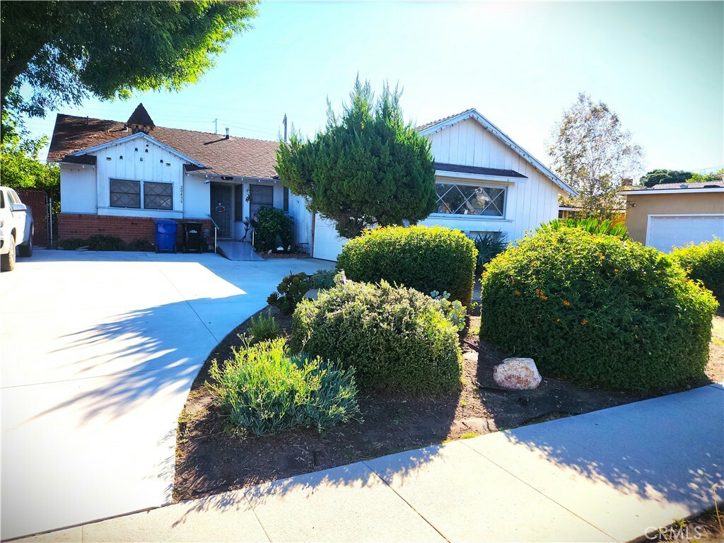 Property Photo: 20436 Londelius Street CA 91306