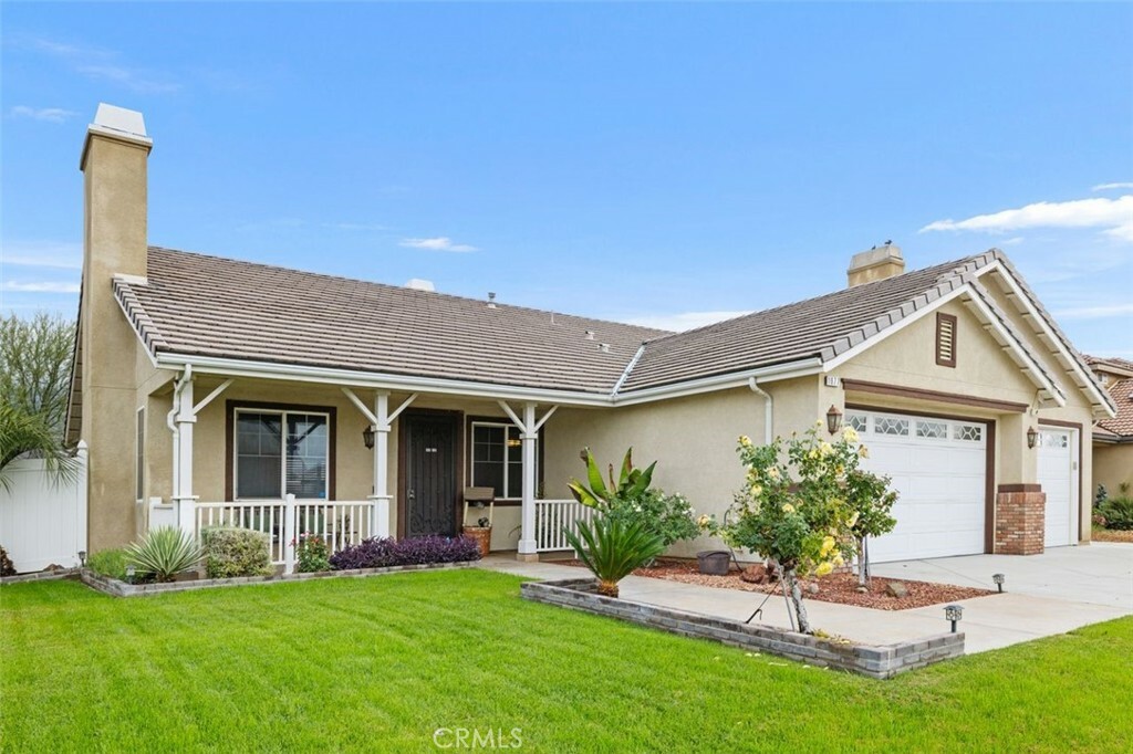 Property Photo:  1677 Hayloft Place  CA 92582 