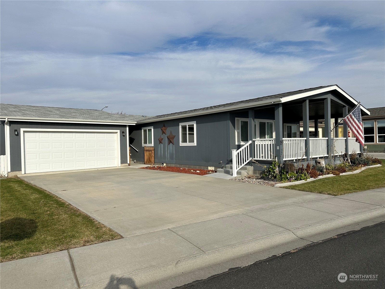 Property Photo:  1701 E Burr Avenue 19  WA 98837 