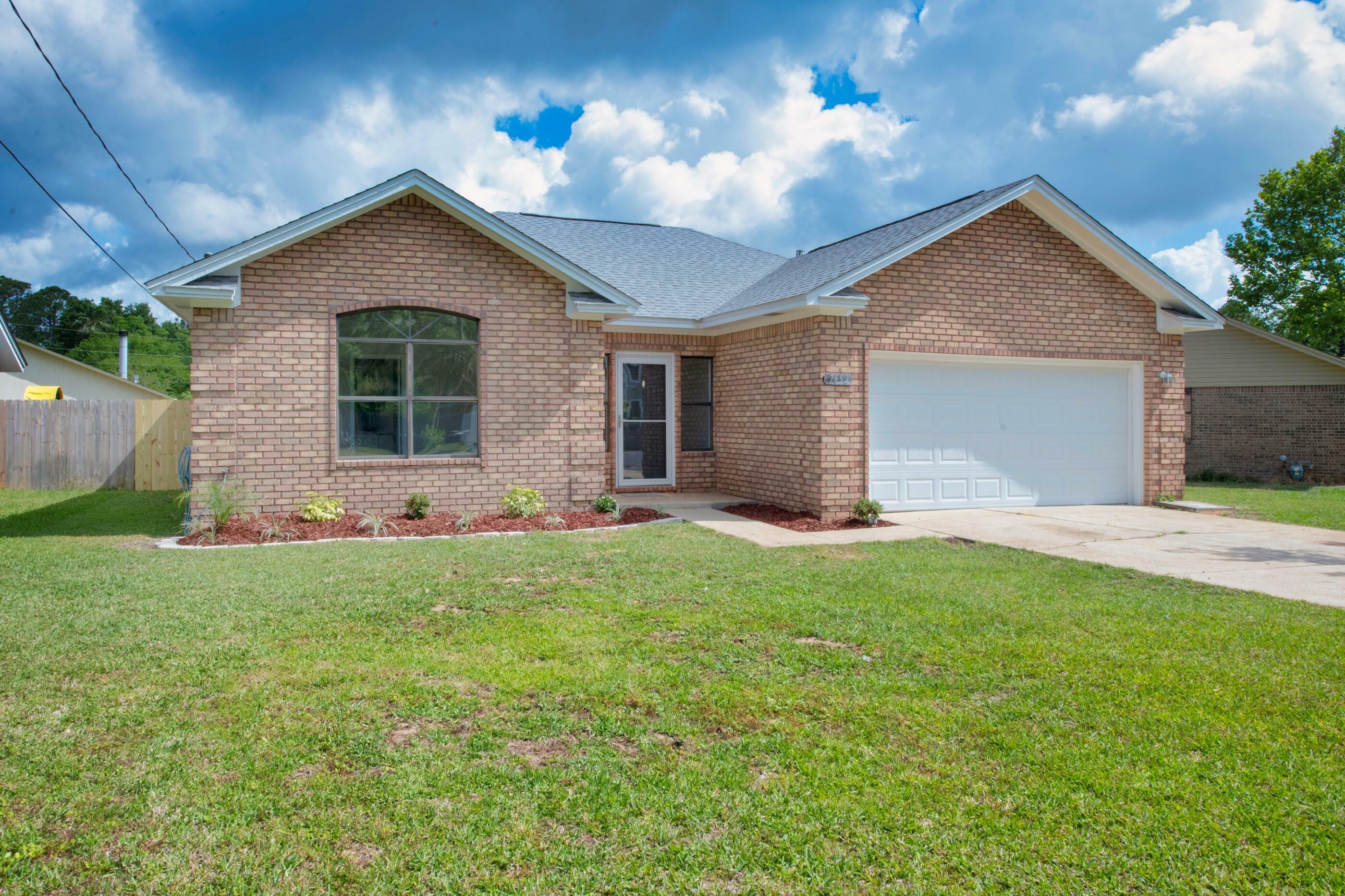 Property Photo: 7652 Old Hickory Drive FL 32507