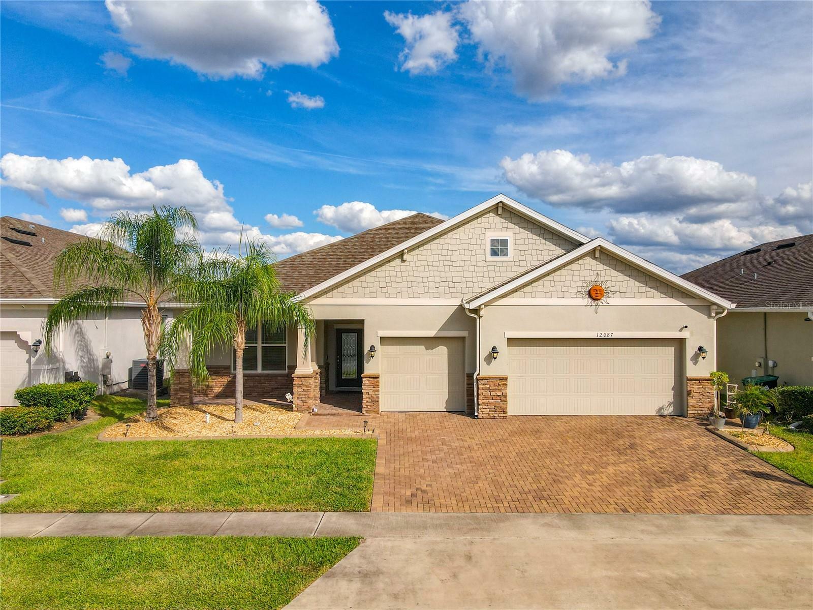 Property Photo: 12087 Stone Bark Trail FL 32824
