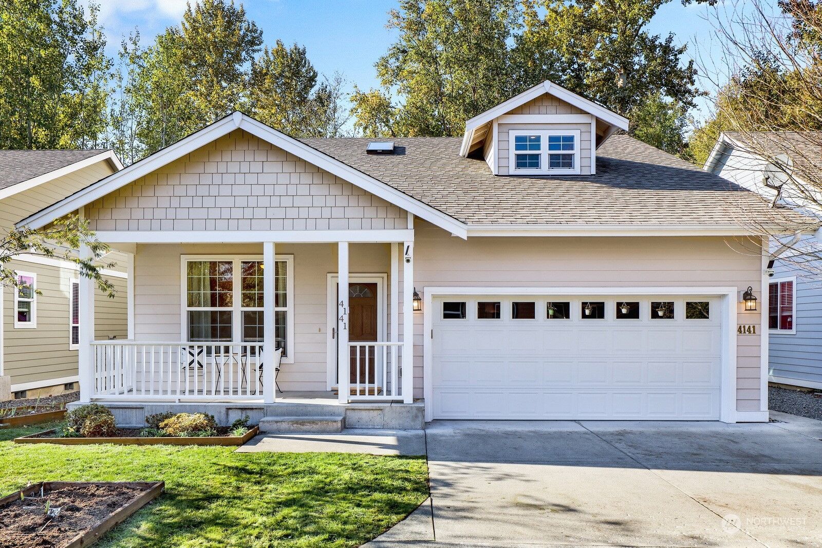 Property Photo:  4141 Palisade Way  WA 98226 