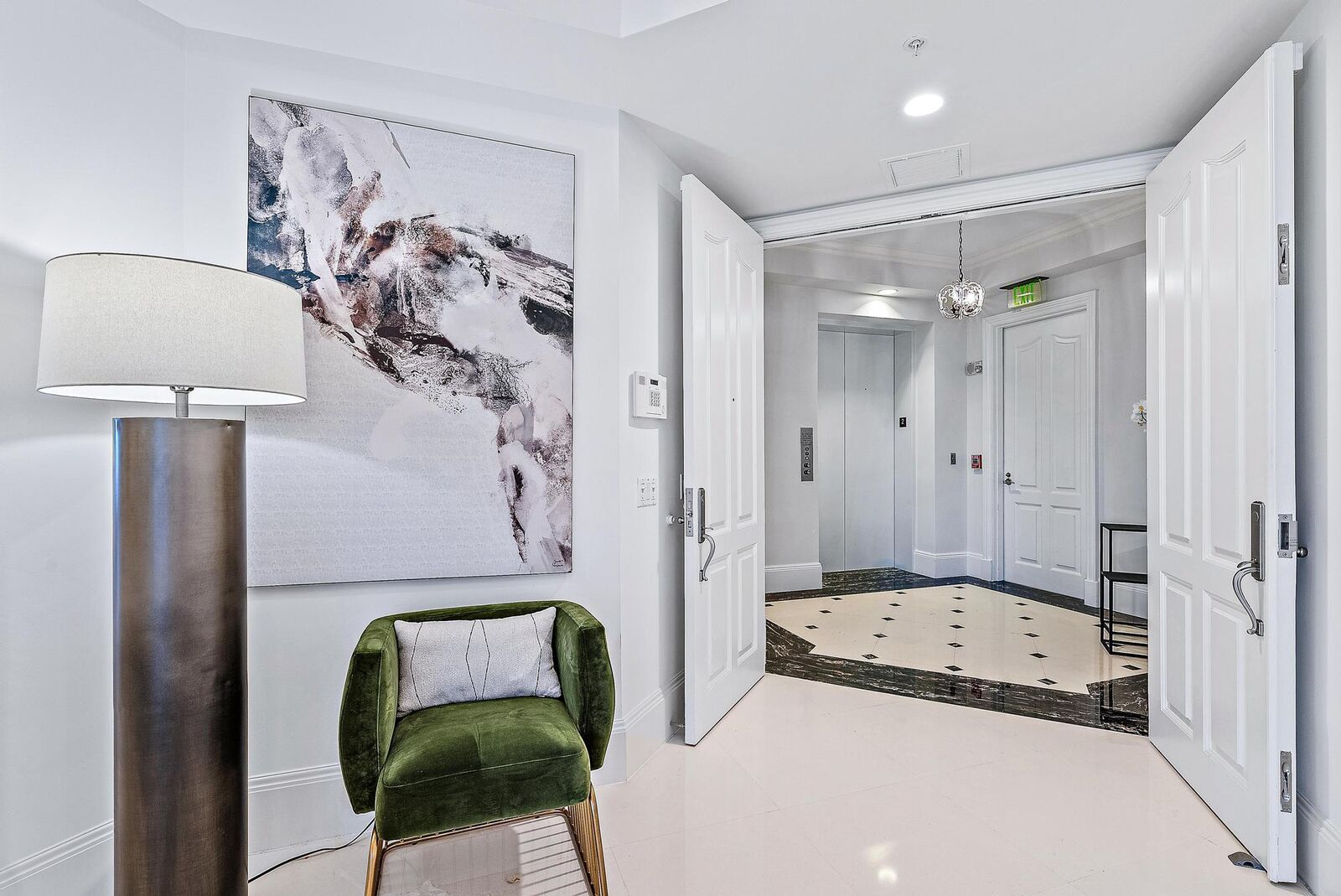 Property Photo:  622 N Flagler Drive 201  FL 33401 