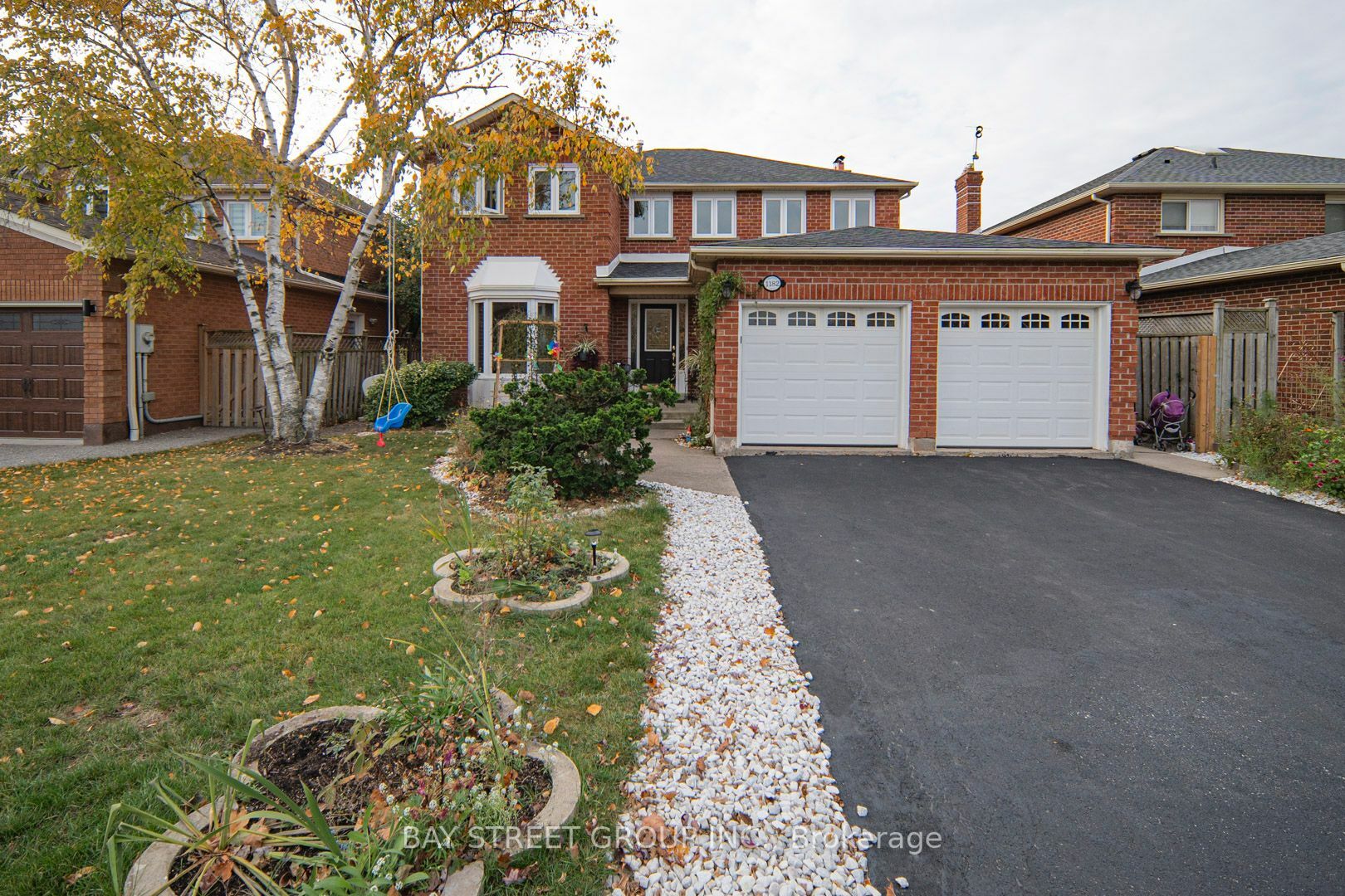 Property Photo: 1182 Creekside Dr ON L6H4Y9