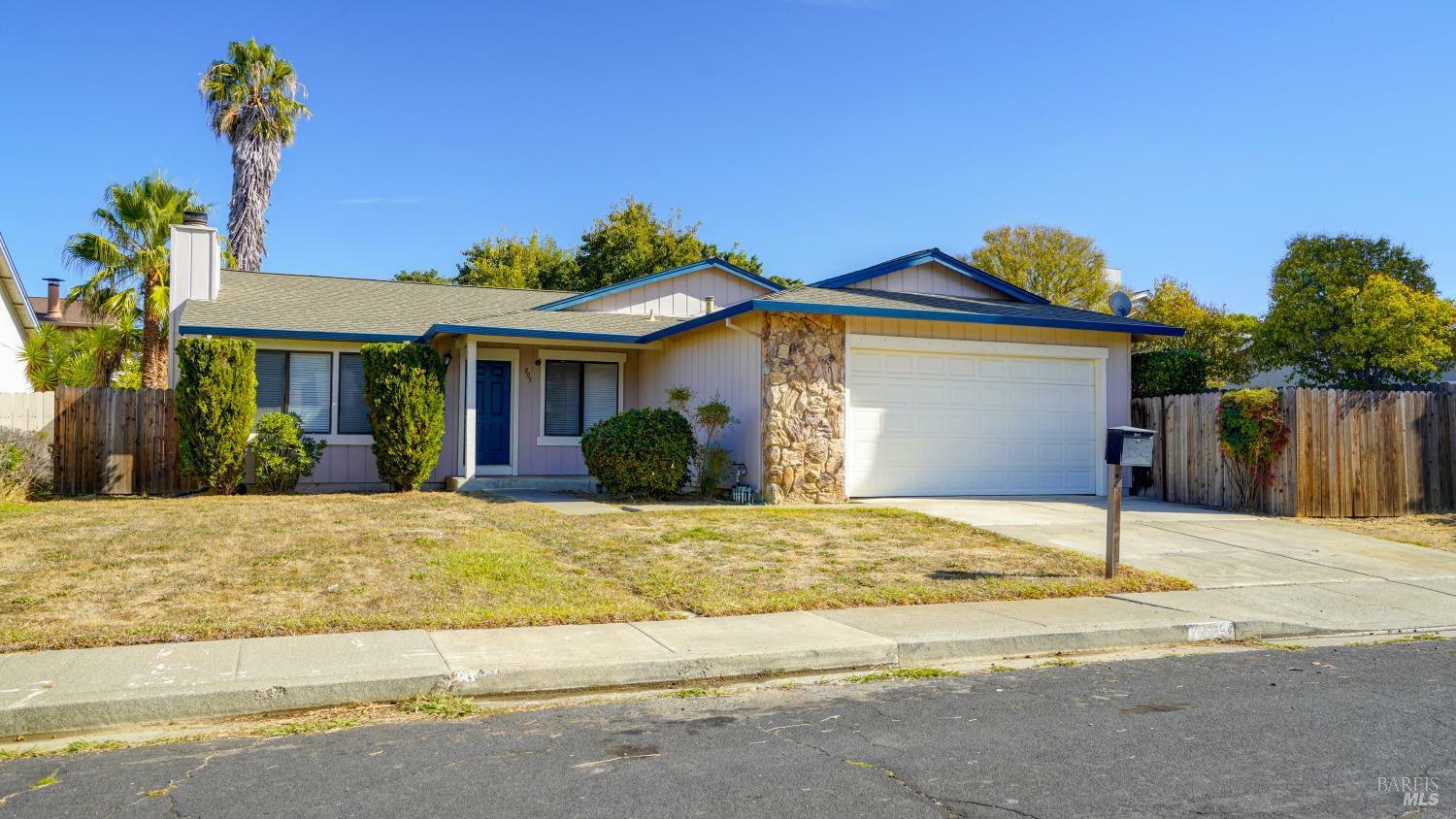 Property Photo:  805 Bobolink Court  CA 94585 