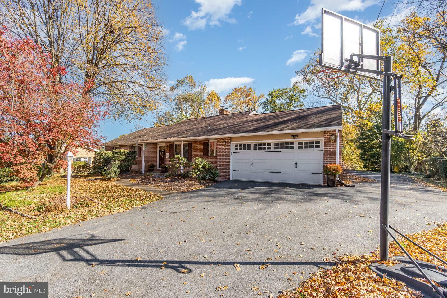 Property Photo:  105 Oak Drive  PA 17011 