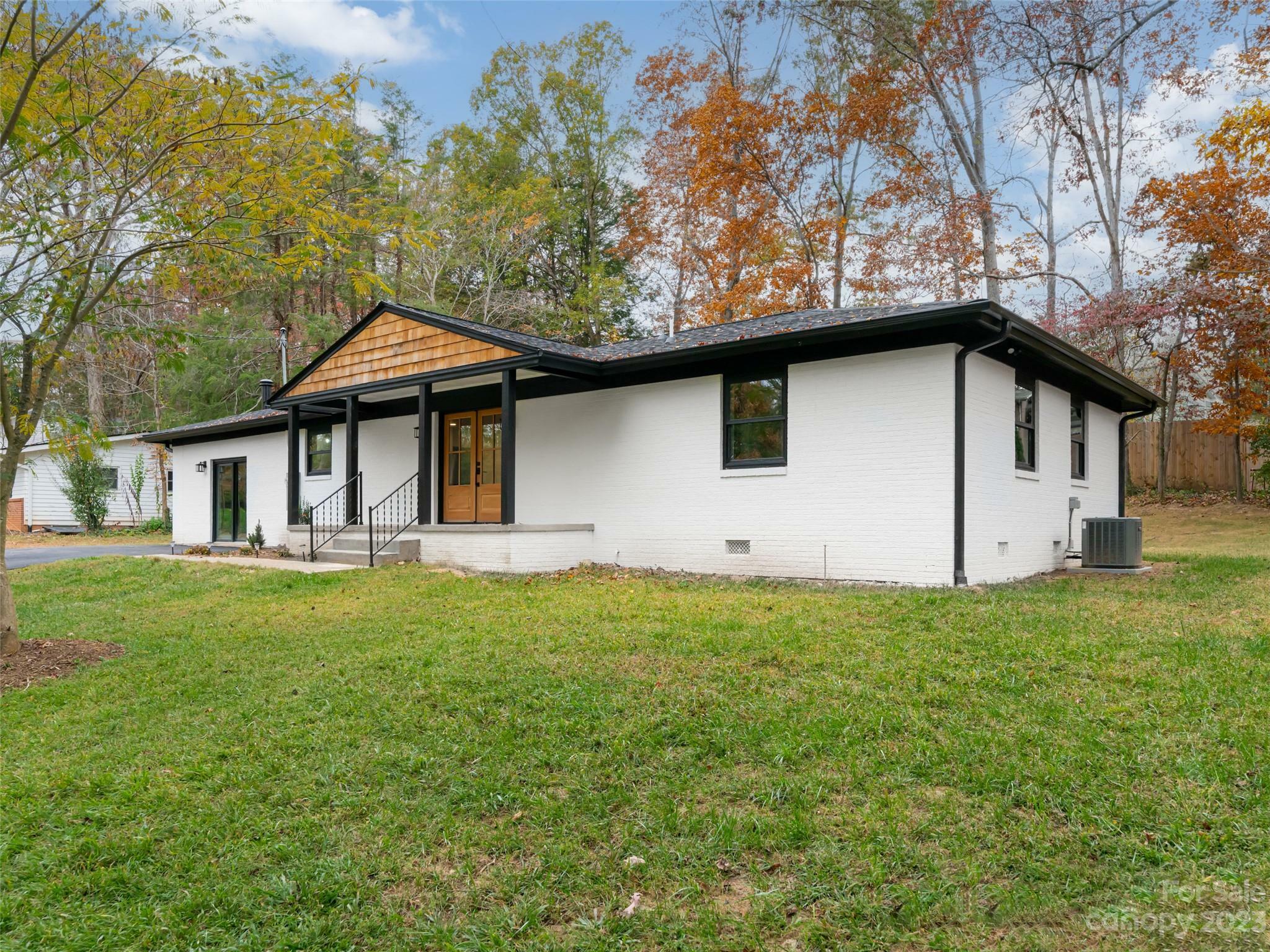 Property Photo:  26 Forestdale Drive  NC 28803 