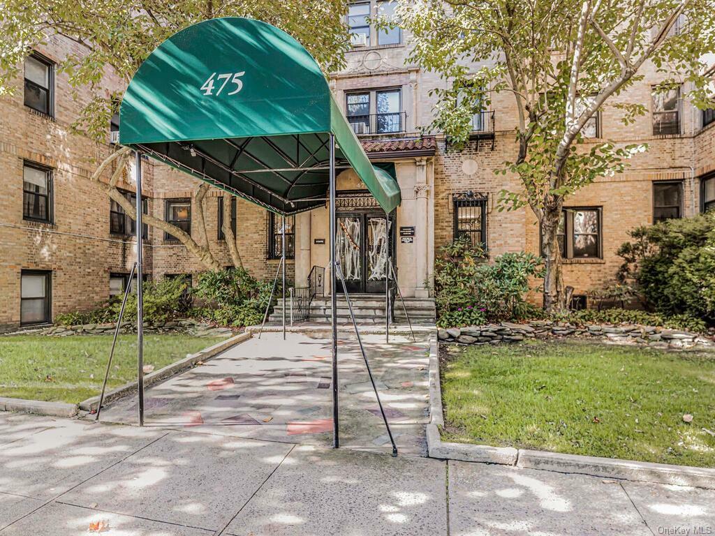 Property Photo:  475 Bronx River Road 1J  NY 10704 