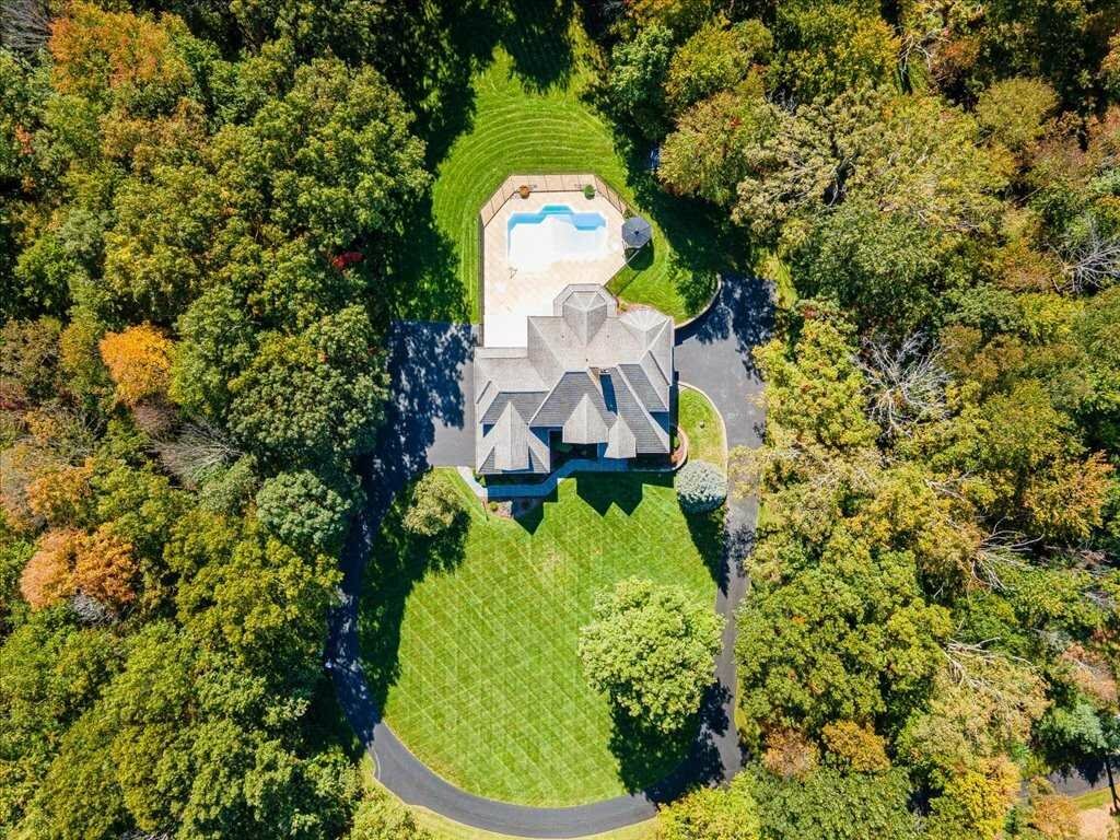 Property Photo: 86 Victor Dr NY 12603