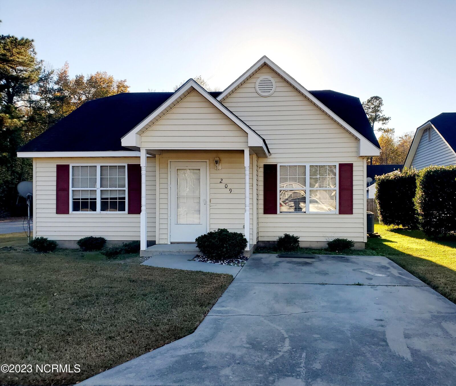 Property Photo:  209 Oakwood Lane  NC 27909 