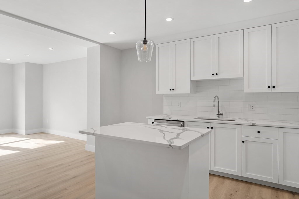 Property Photo: 186 Bedford St 205 MA 02420