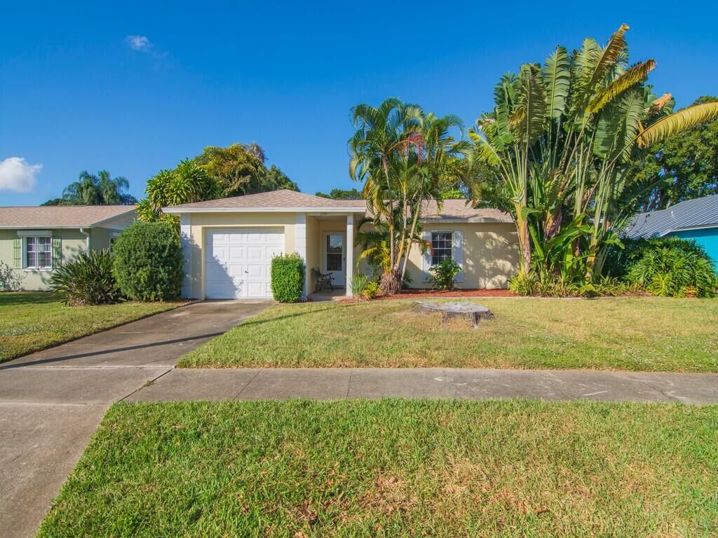Property Photo: 2390 6th Street FL 32962