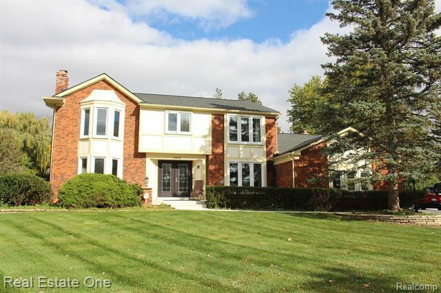 Property Photo:  5318 Capri Drive  MI 48098 