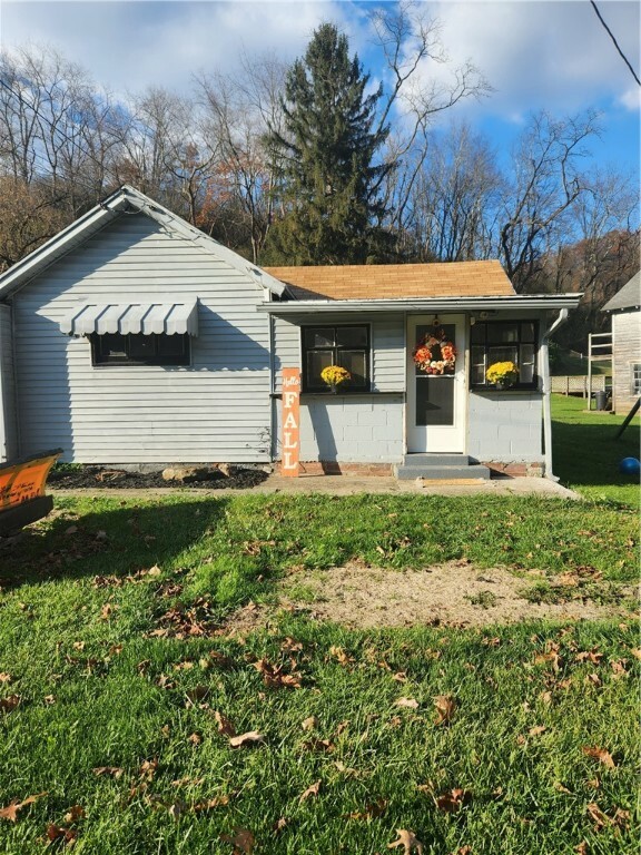 Property Photo:  1957 Millerstown Rd  PA 15084 