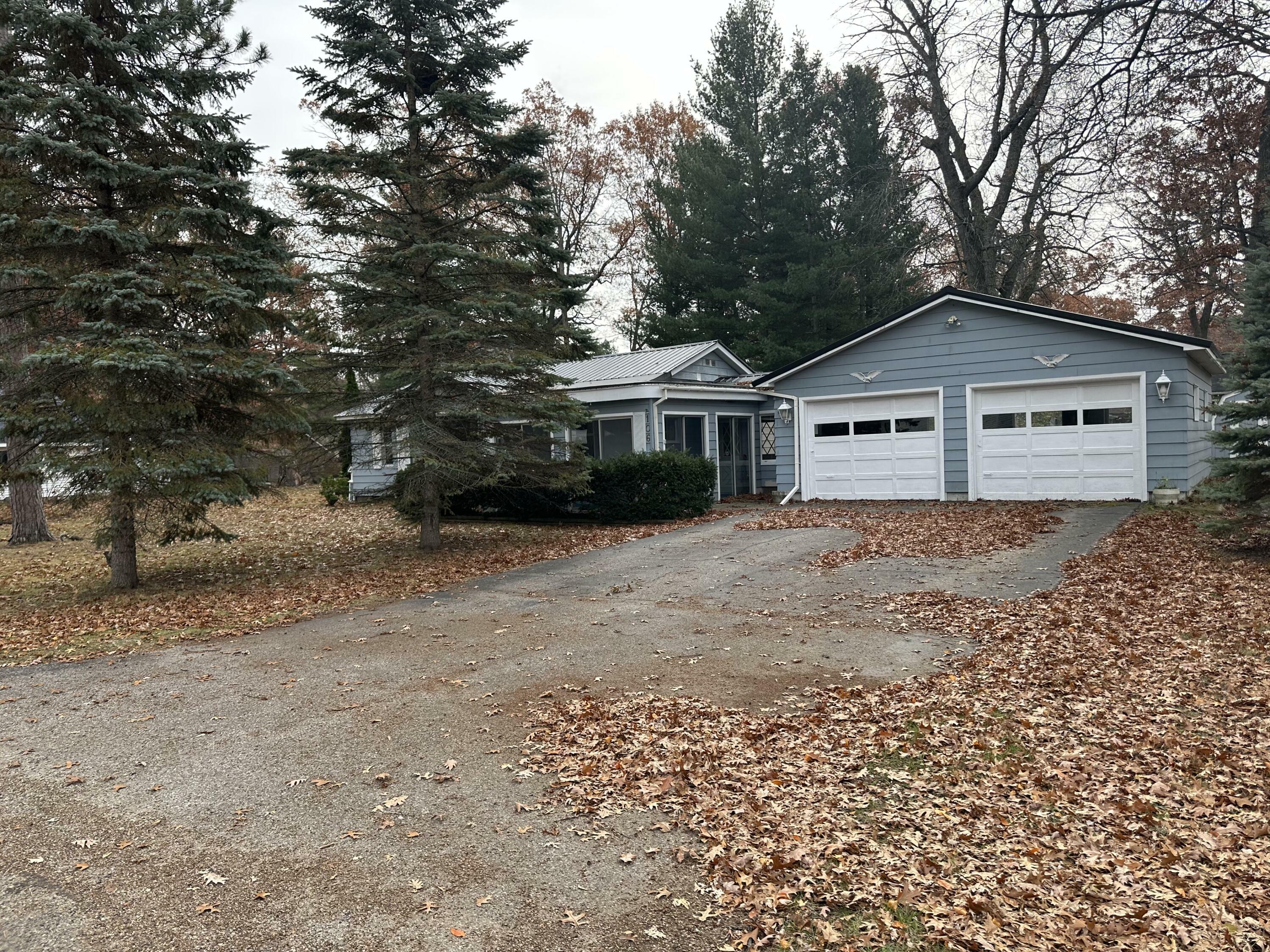 Property Photo:  106 Oak Street  MI 48651 