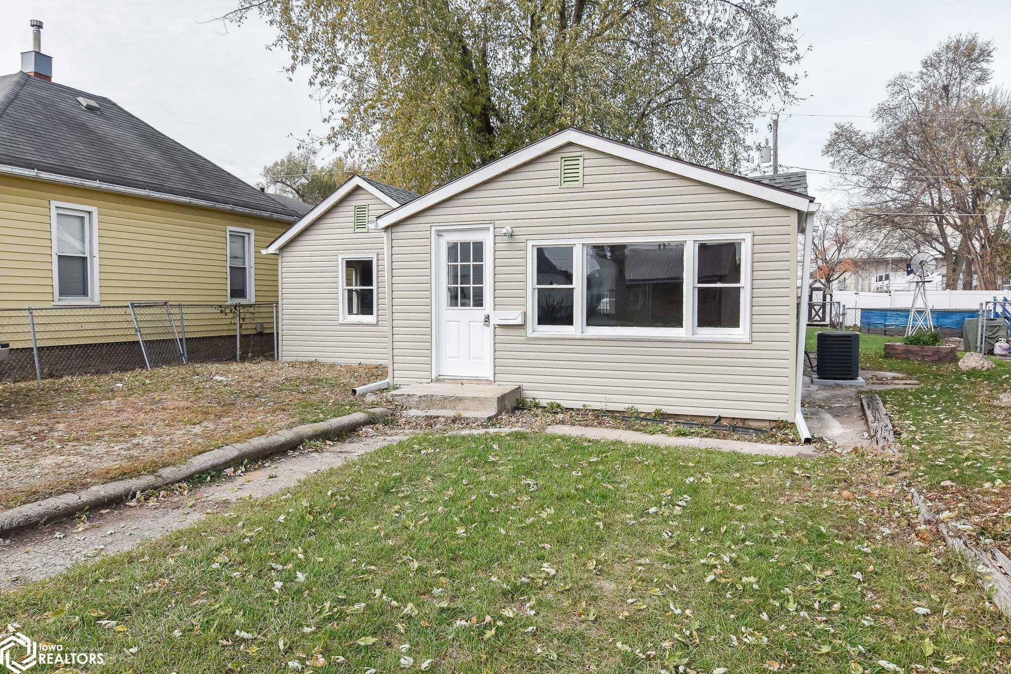 Property Photo:  310 N 11th Avenue  IA 50158 