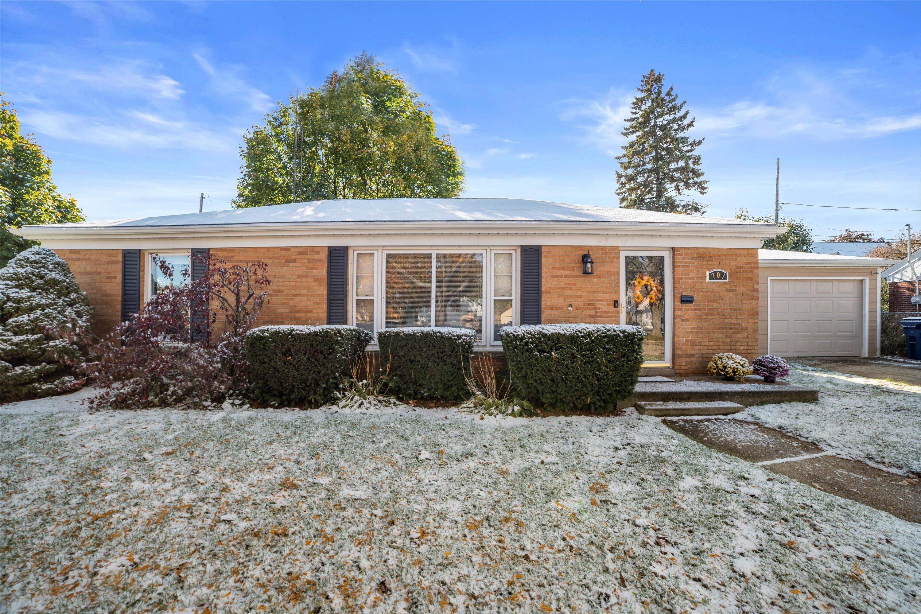 Property Photo: 701 Lombard Ave WI 53402